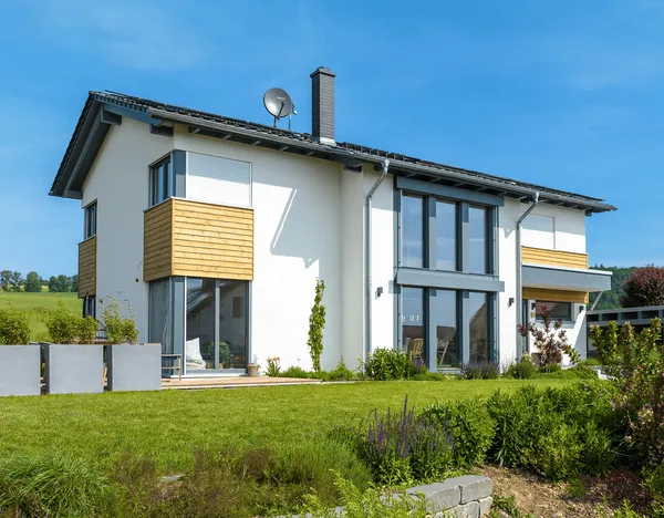 Kubus Familien-Haus Frontansicht